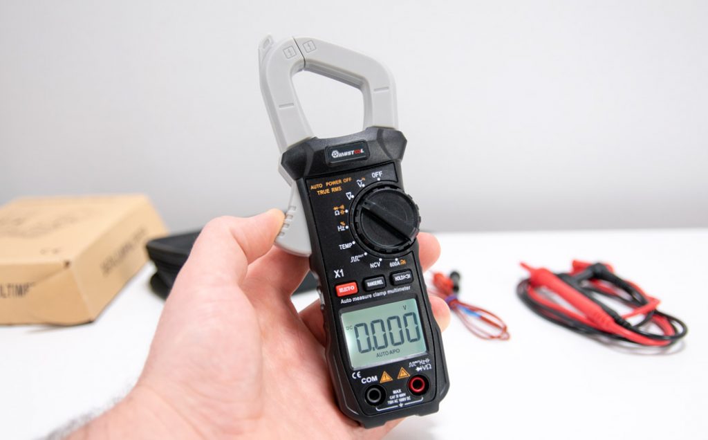 Digital clamp meter