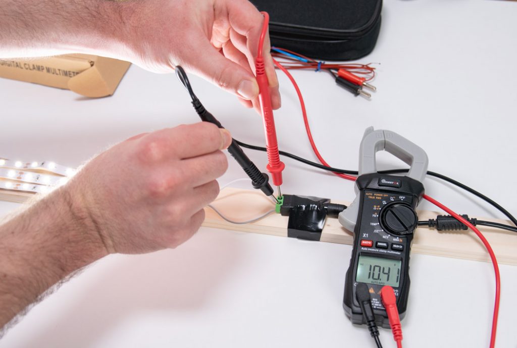 Measuring voltage with a clamp meter