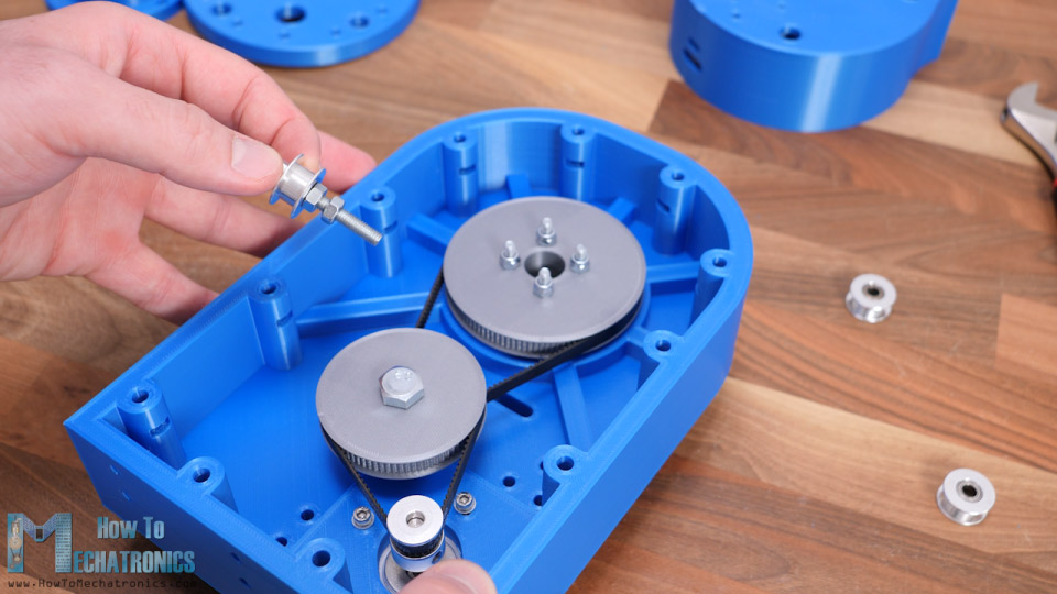 Idler pulley for tensioning the GT2 belts