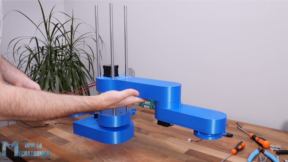 Inserting the scara robot arms assembly onto the Z-axis rods