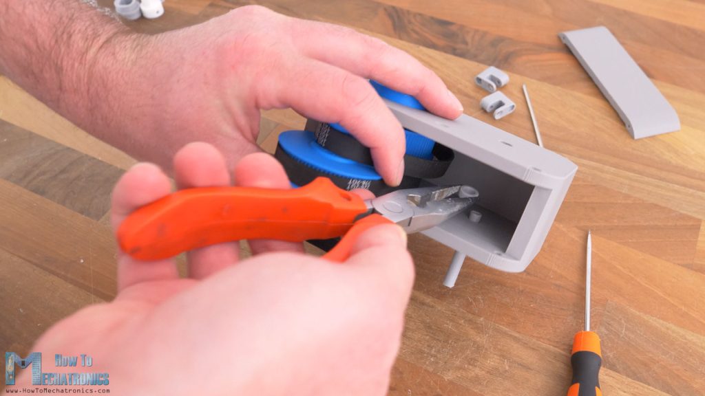 Assembling the 3D printed belt drive